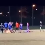 Anchetă Garda după ce a apărut o înregistrare șocantă în care un arbitru a fost “lovit cu piciorul în stil kung fu” într-un meci de fotbal pentru juniori