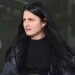 Lenuta Andreea Cucoranu, o româncă în vârstă de 29 de ani, fără adresă fixă, fotografiată la Curtea de Justiție Penală (CCJ) de pe Parkgate Street din Dublin, după ce a apărut în fața Tribunalului districtual. Fotografie: Paddy Cummins
