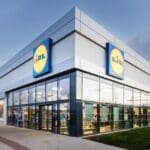 O fostă angajată de la Lidl renunță la procesul împotriva supermarketului după ce este surprinsă făcând exerciții la sală