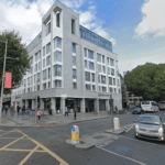 Victima, un bărbat de aproximativ 40 de ani, rămâne internat în spital în stare gravă.