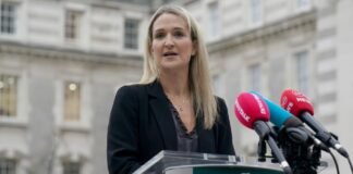 Elevii de clasa a V-a și a VI-a vor învăța despre orientarea sexuală în noul curriculum școlar Curriculum școlar Irlanda - elevi de clasa a V-a și a VI-a învățând despre orientarea sexuală și educația primară în noul sistem educațional