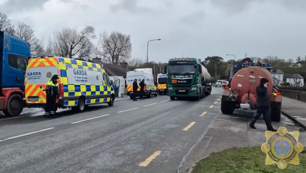 Operațiune de amploare la rafinăria Whitegate: Garda a folosit spray lacrimogen pentru a debloca accesul