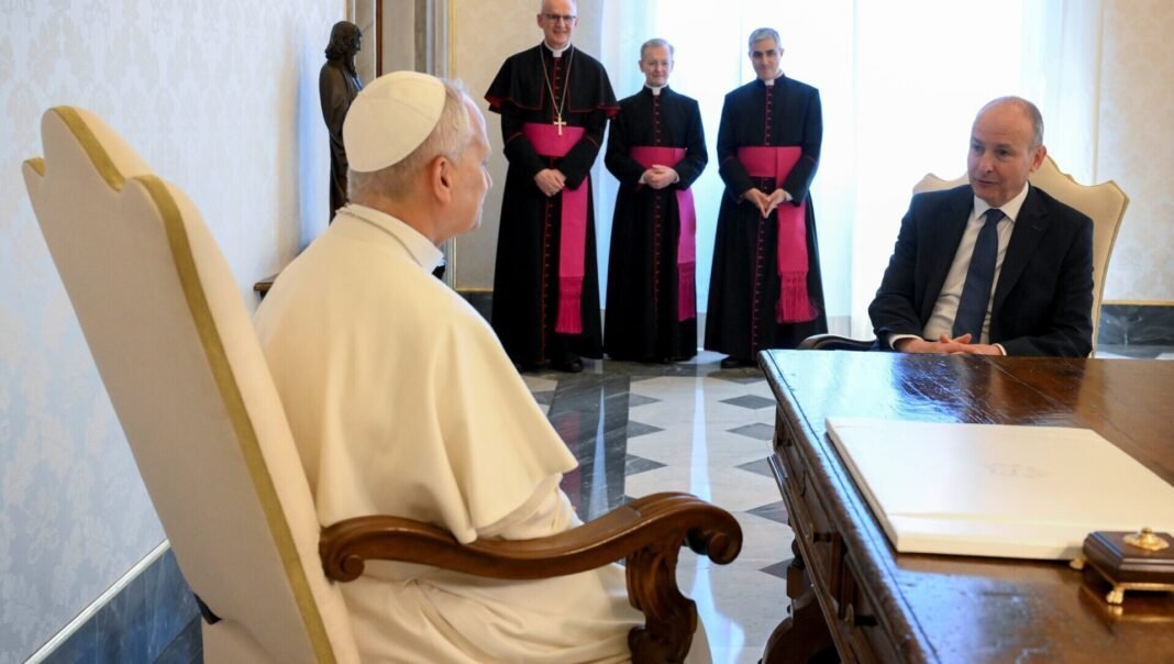 Papa spune că Biserica trebuie să plătească pentru abuzurile din Irlanda