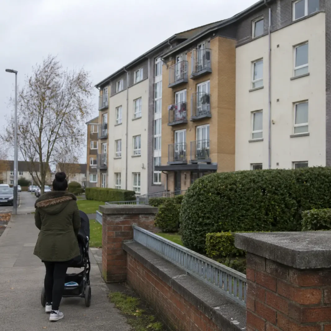 Chiriile pentru locuințele sociale cresc cu 25% în sudul Dublinului. Peste 20.000 de familii vor fi afectate