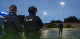 Intervenție tensionată în Dundalk. Cum a fost oprit un bărbat înarmat cu un cuțit