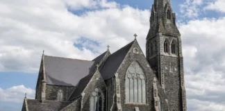 O femeie a fost atacată în timpul unei slujbe în Irlanda. Ce au descoperit anchetatorii