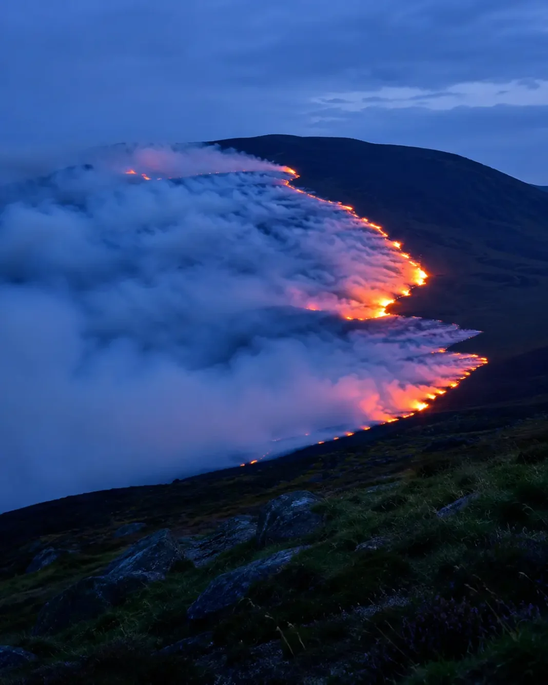 Incendiul de pe Slievenamon se apropie de case. Familiile din Tipperary își pregătesc documentele în cazul unei evacuări