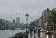 cer înnorat cu ploaie în Irlanda
