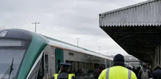 tren feroviar pe ruta Cork Dublin
