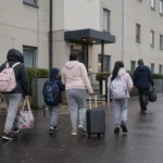 copii și familii în cazare temporară în Irlanda