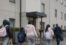 Peste 5.600 de copii fără locuință în Irlanda. Numărul total se apropie din nou de record copii și familii în cazare temporară în Irlanda