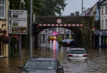 Killarney, lovit de inundații severe. Probleme și în Dublin drum inundat în Killarney după ploi torențiale