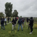 Zeci de bărbați mascați și înarmați, filmați pe o stradă din Limerick