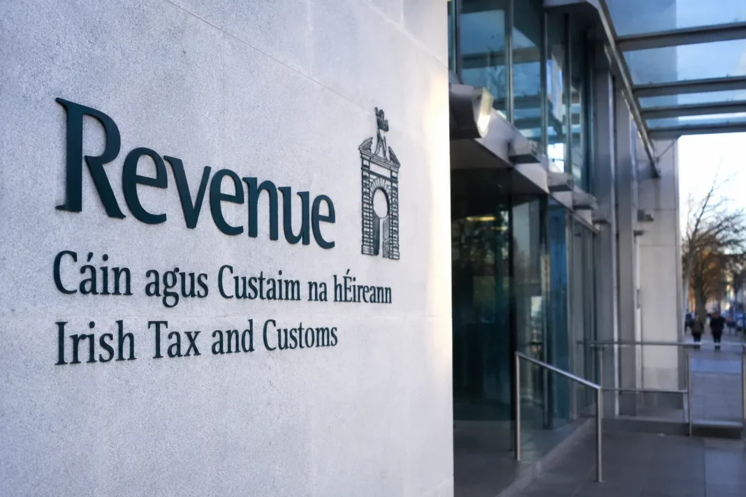 Mare comerciant din Irlanda, obligat să returneze aproape 8,9 milioane de euro primiți în pandemie