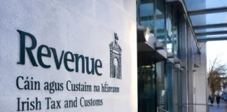 Mare comerciant din Irlanda, obligat să returneze aproape 8,9 milioane de euro primiți în pandemie