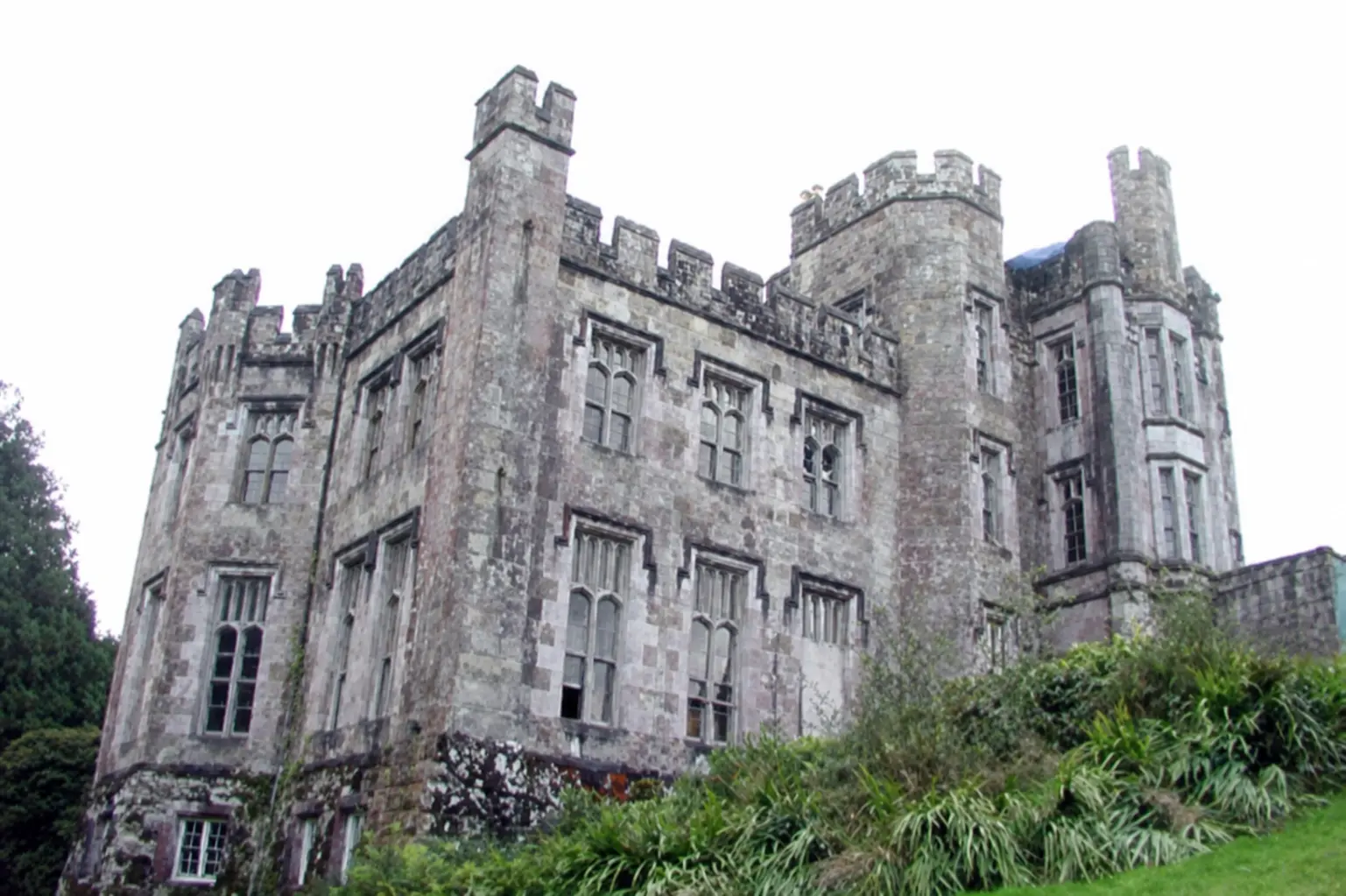 Mark Zuckerberg și-a cumpărat un castel în Irlanda. Domeniul din Waterford se întinde pe 440 de acri și valorează zeci de milioane de euro