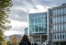 Studentă UCD, arestată într-o anchetă pentru presupusă înșelăciune după acuzațiile de viol și distribuire a unor imagini intime