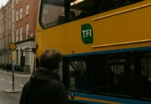 Autobuz în trafic în Dublin