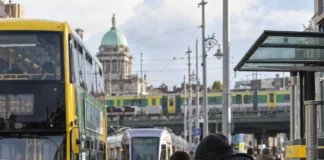Transportul public se scumpește în Irlanda pe fondul unui deficit de peste 800 milioane € Autobuz în trafic în Irlanda