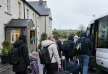 Aproape 370 de ucraineni din Citywest cer continuarea cazării de stat centrul de cazare Citywest în Dublin