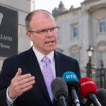 Peadar Tóibín acuză Guvernul că preia politicile Aontú privind imigrația și taxele Peadar Tóibín discurs politic