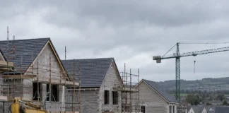Construcția de locuințe scade din nou în Irlanda șantier de construcție locuințe în Irlanda