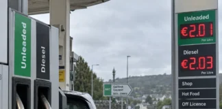 Pompa de combustibil la o stație din Irlanda