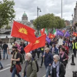 mulțime de manifestanți la protest în Dublin