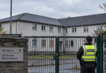 Peste 2,2 milioane de euro cheltuite pentru paza unor centre de azil închise și neocupate în Irlanda cladire centru azil inchis si pazit
