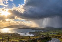 cer parțial înnorat cu ploaie în Irlanda