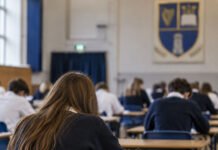 Elevi la examenul Leaving Cert în Irlanda
