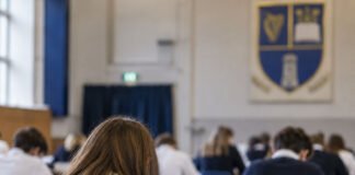 Elevi la examenul Leaving Cert în Irlanda