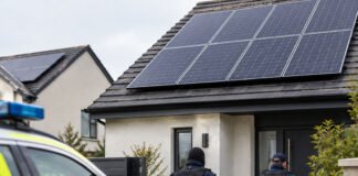 panouri solare instalate pe acoperiș