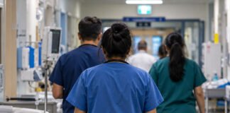 medici în spital verificări documente