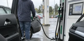 Șoferii din Irlanda subestimează cu aproape 1.000 € costul anual al mașinii Mașină pe drum în Irlanda