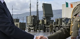 radar militar mobil în teren