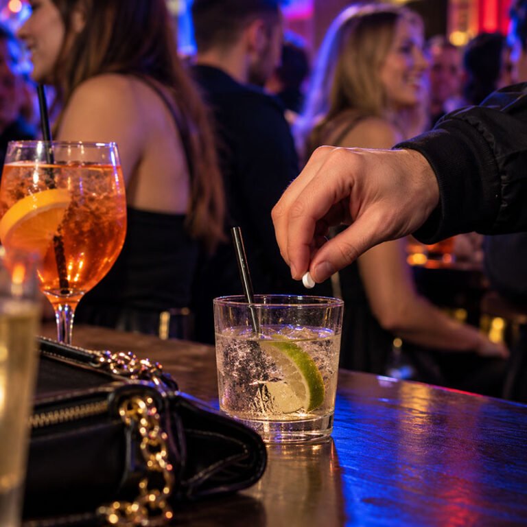 pahar cu băutură într-un pub irlandez