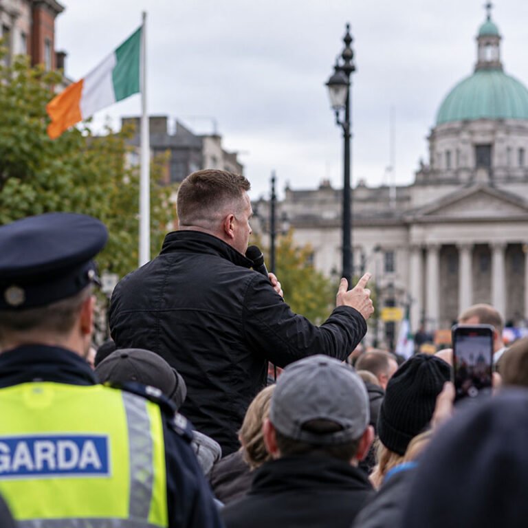 Tommy Robinson în Dublin în octombrie 2024